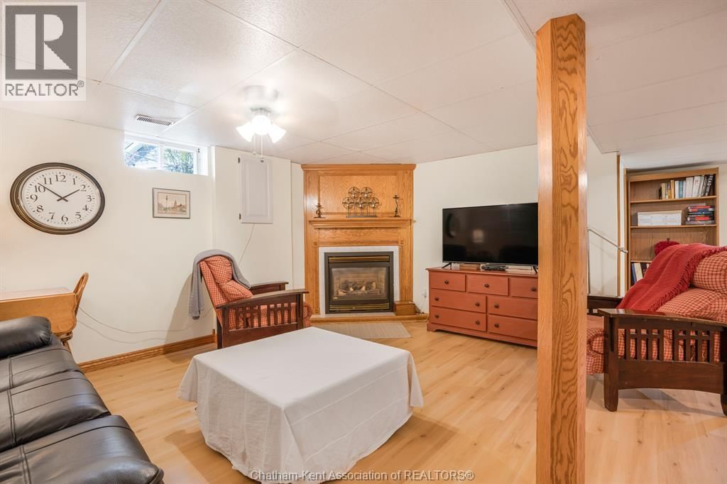 72 GOLDPARK ROAD Image 21