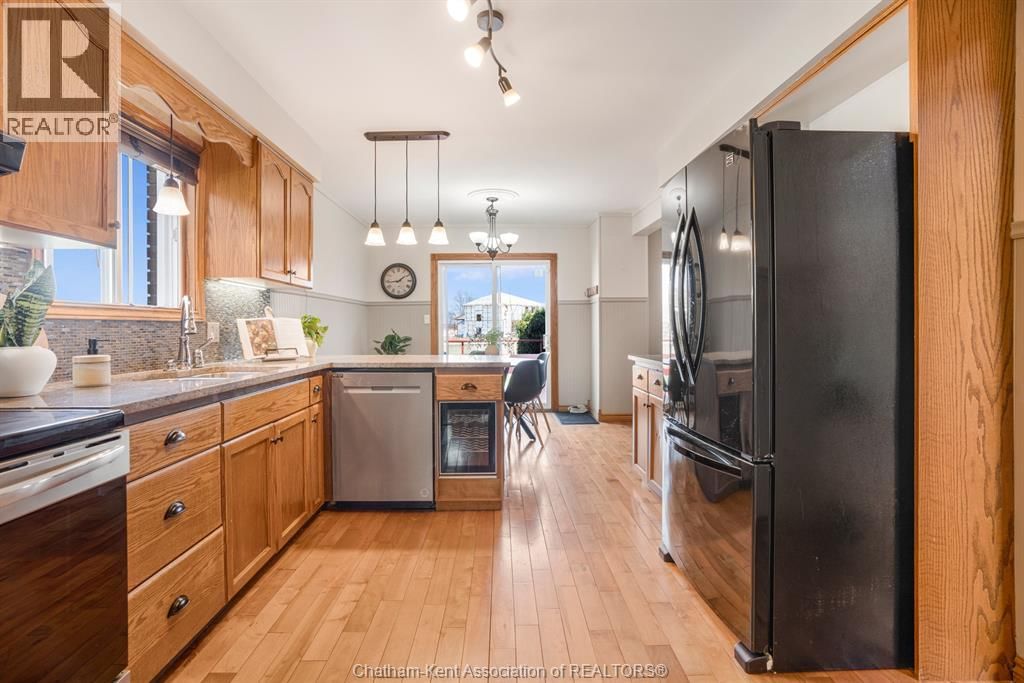 72 GOLDPARK ROAD Image 9