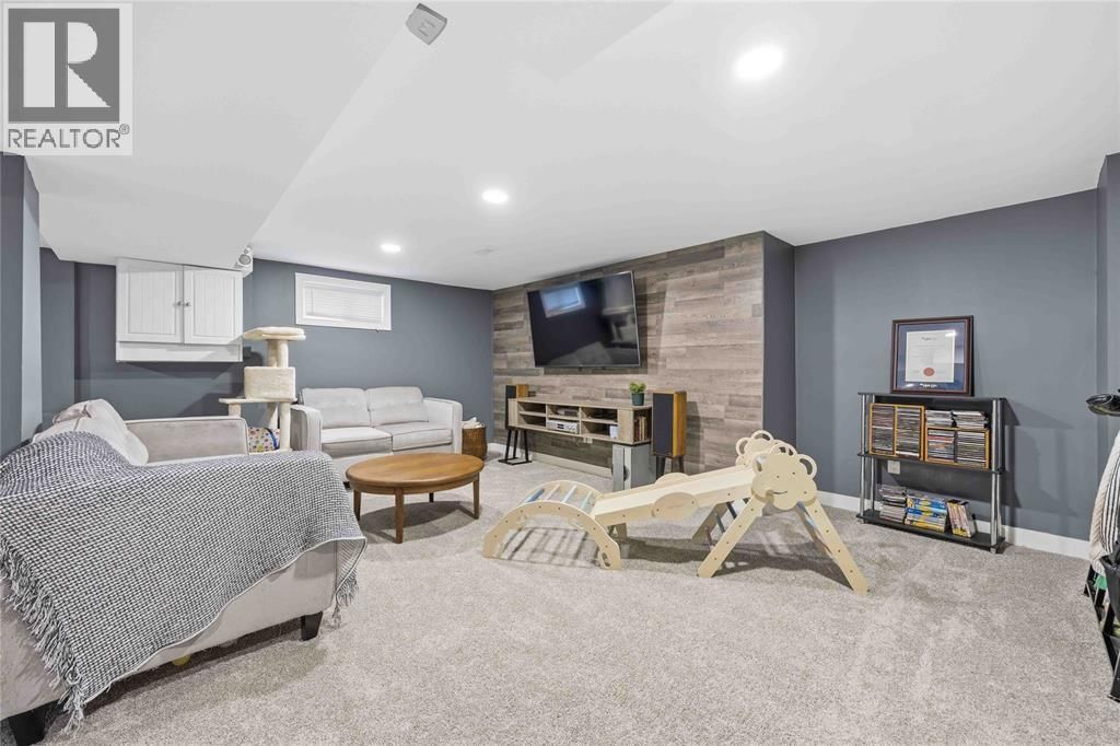 323 MARIA STREET Image 22