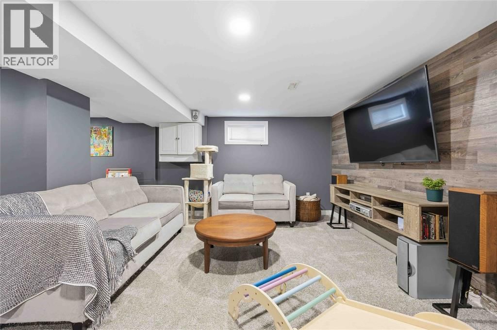 323 MARIA STREET Image 23