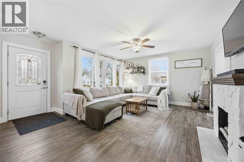 323 MARIA STREET Image 2