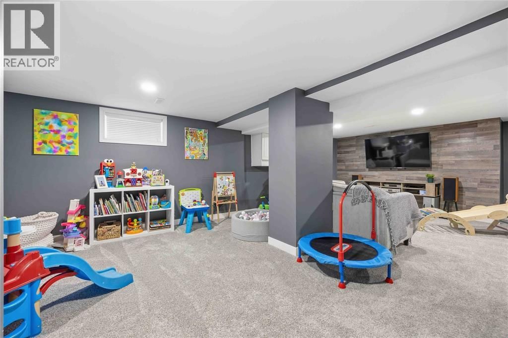 323 MARIA STREET Image 25