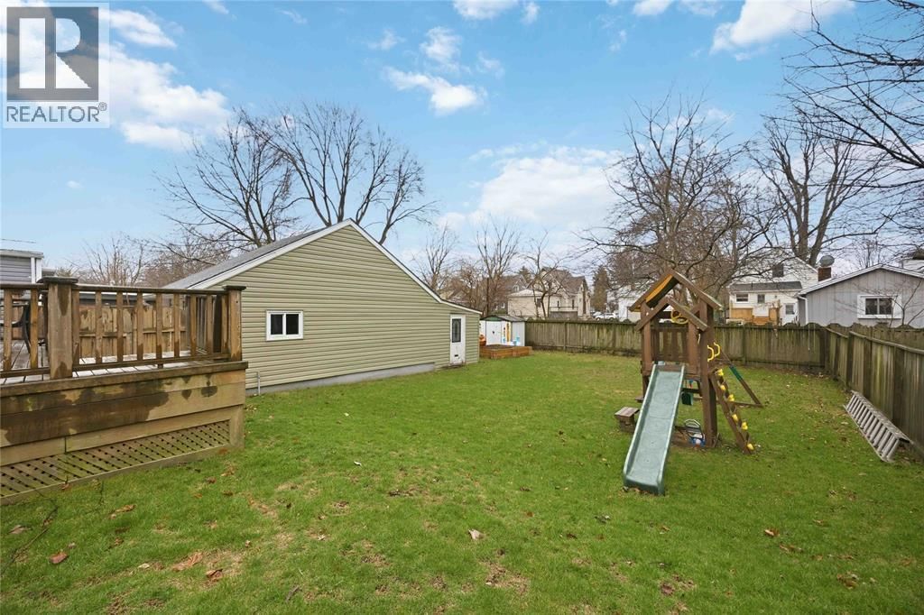 323 MARIA STREET Image 30