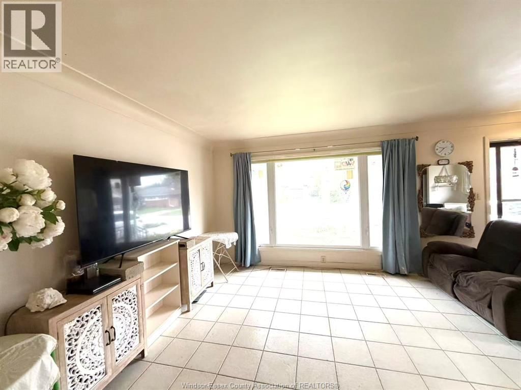 3863 LONGFELLOW AVE Image 2