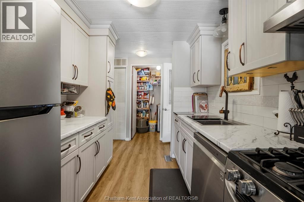 18 JAMES COURT Image 10