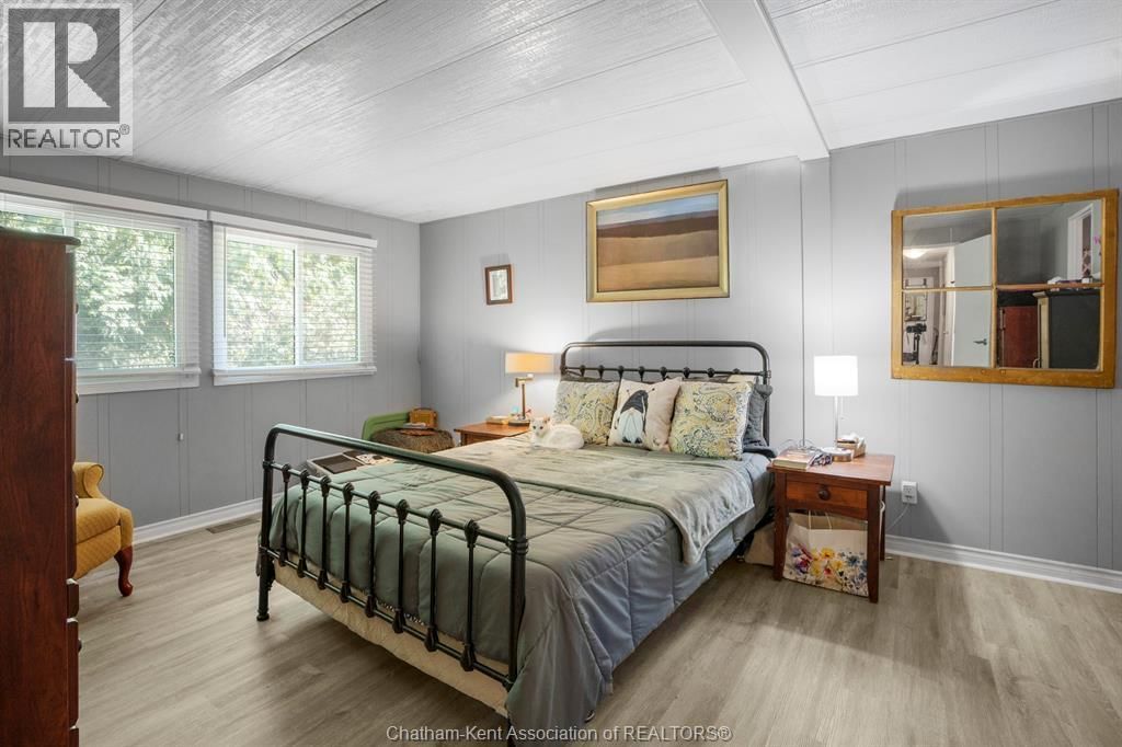 18 JAMES COURT Image 16