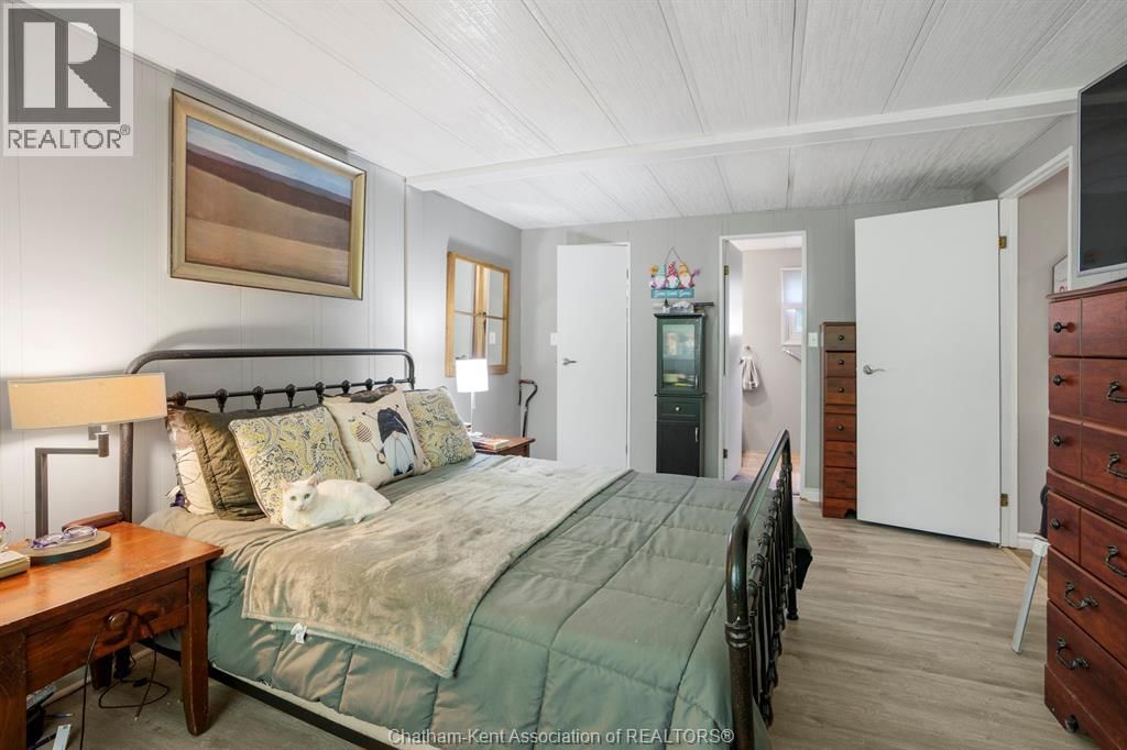 18 JAMES COURT Image 17