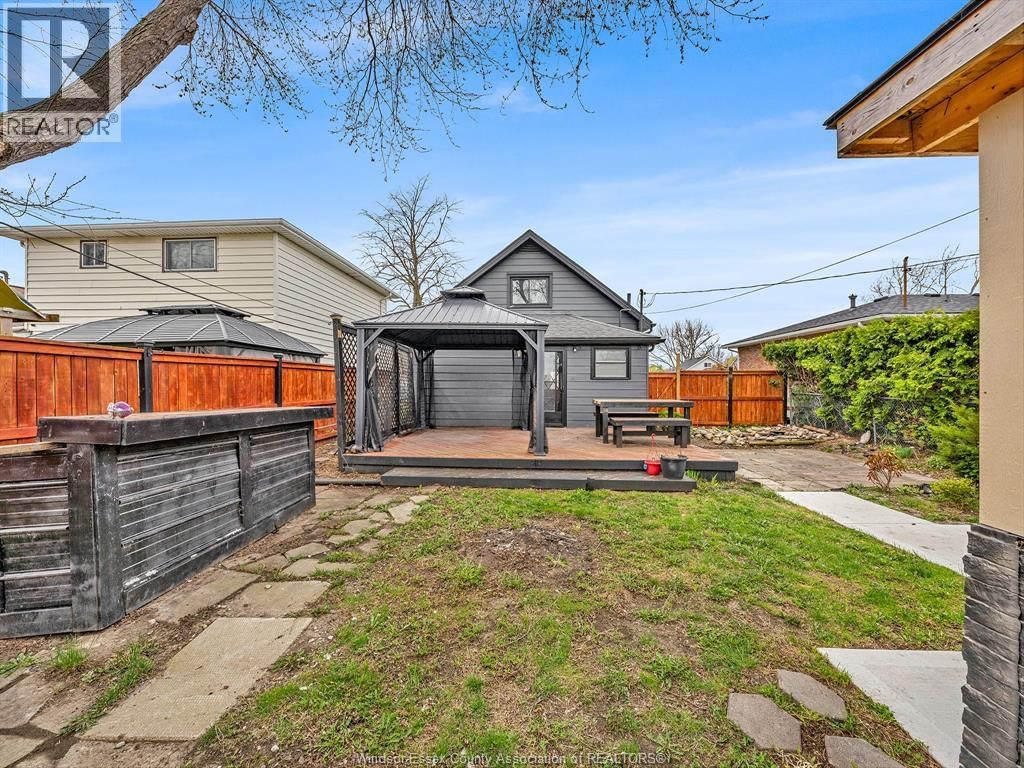 622 LABUTE STREET Image 12