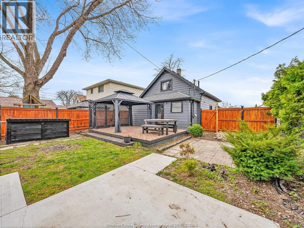 622 LABUTE STREET Image 8