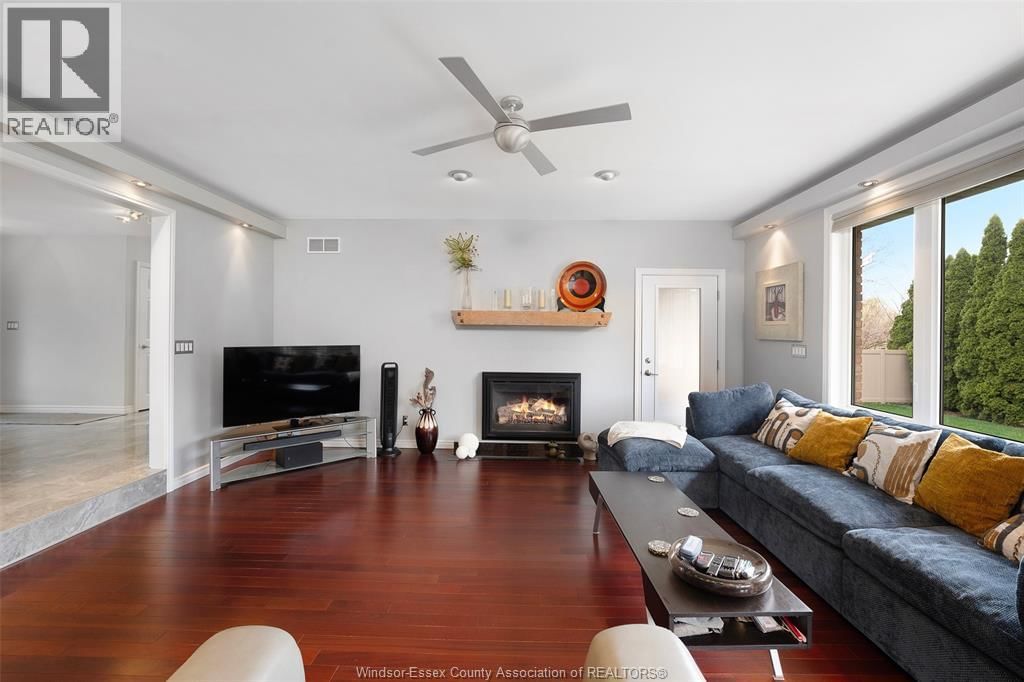 2098 EDGEMORE AVENUE Image 10