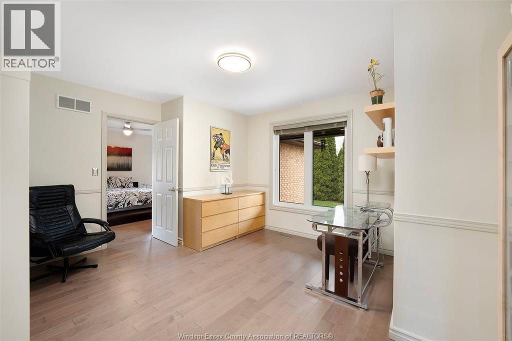 2098 EDGEMORE AVENUE Image 22