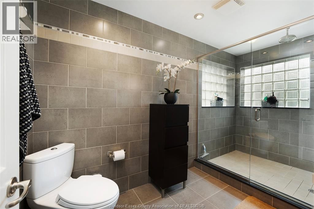 2098 EDGEMORE AVENUE Image 25