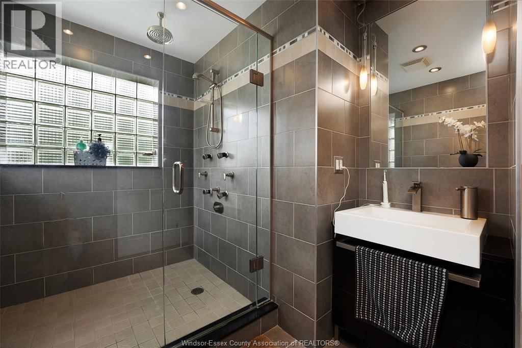 2098 EDGEMORE AVENUE Image 26