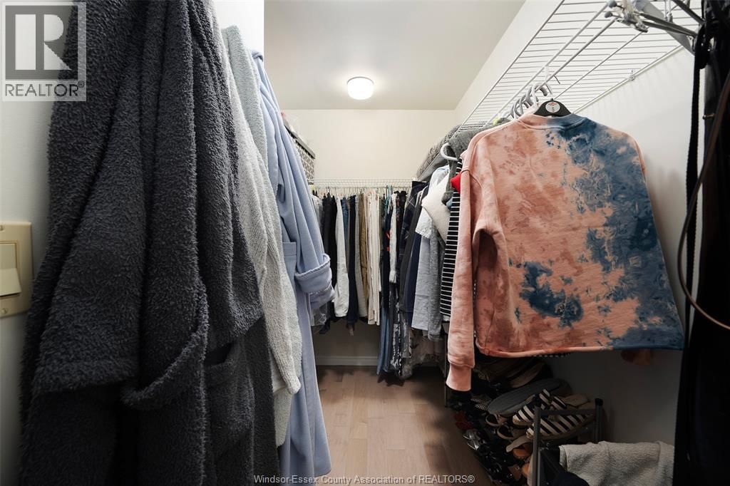 2098 EDGEMORE AVENUE Image 27