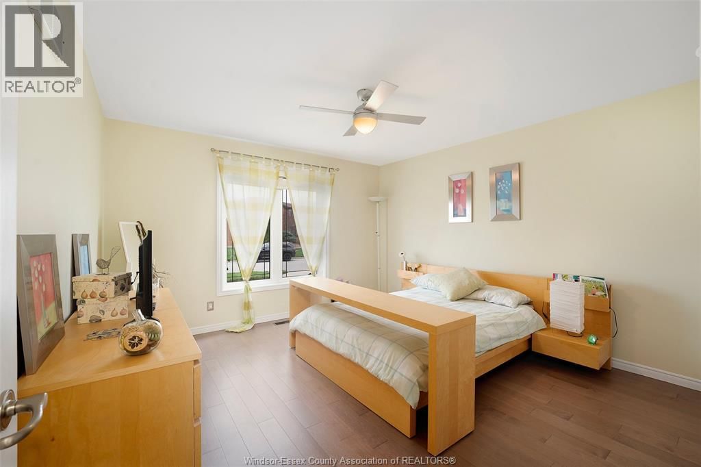 2098 EDGEMORE AVENUE Image 29