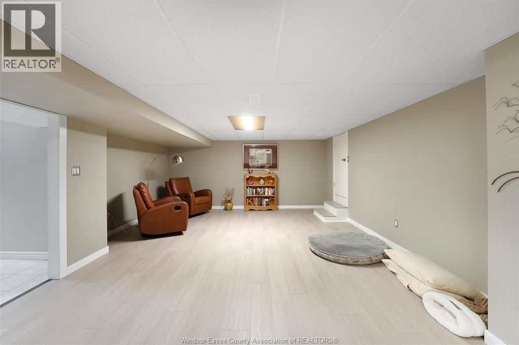 2098 EDGEMORE AVENUE Image 33