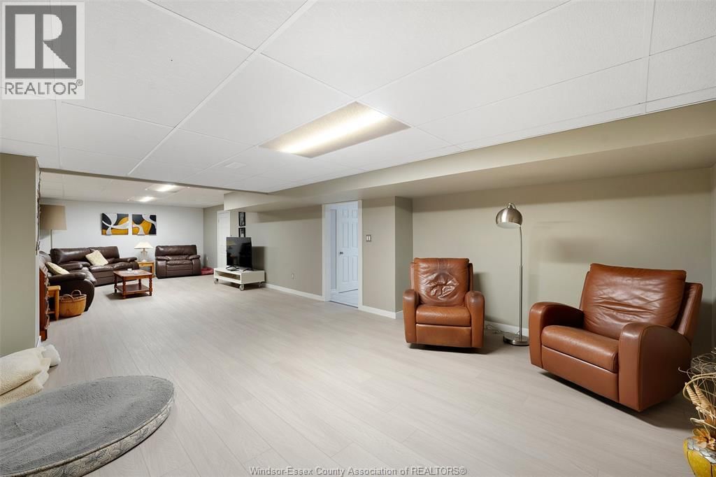 2098 EDGEMORE AVENUE Image 34