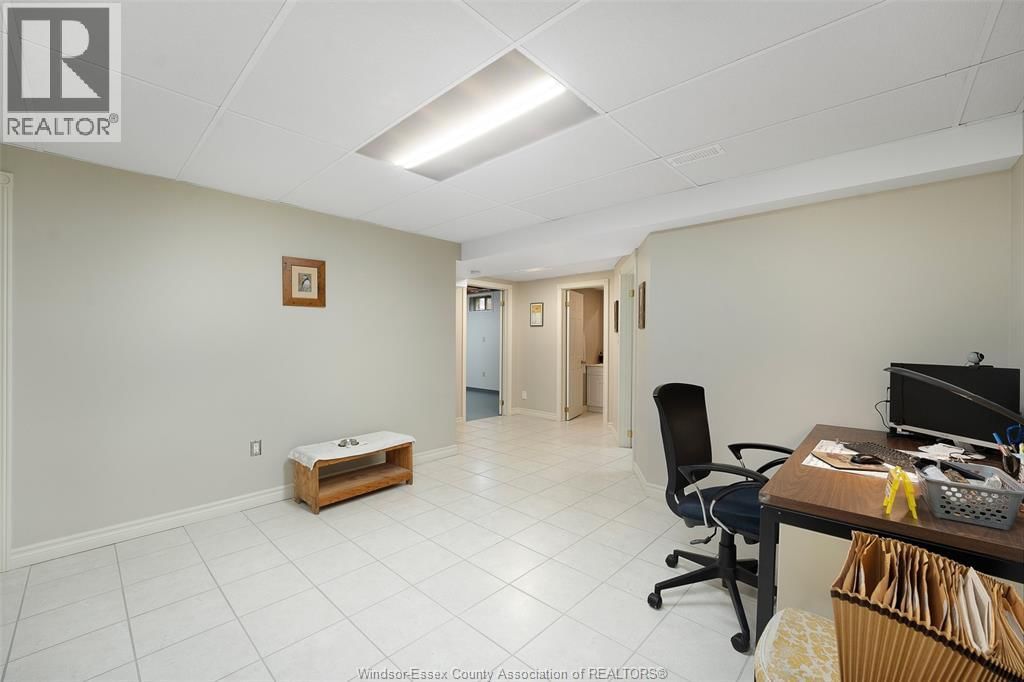 2098 EDGEMORE AVENUE Image 36