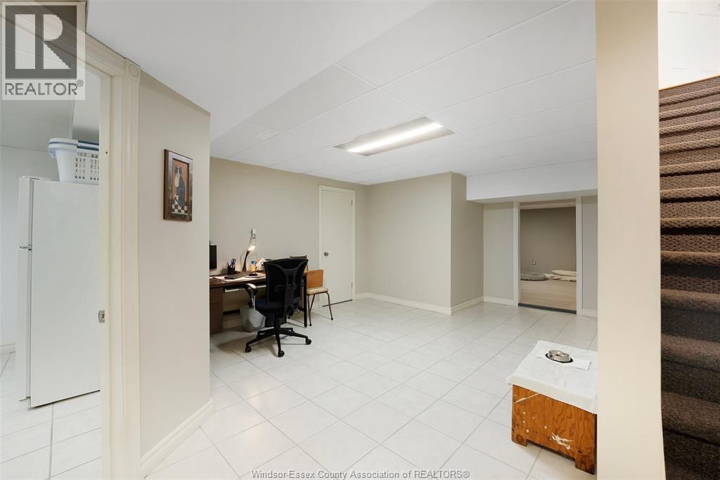 2098 EDGEMORE AVENUE Image 37