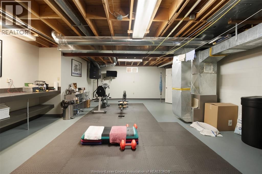 2098 EDGEMORE AVENUE Image 38