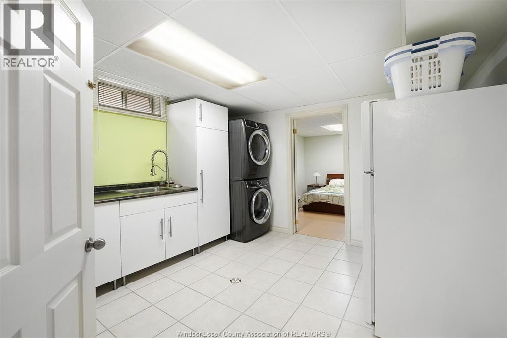 2098 EDGEMORE AVENUE Image 41