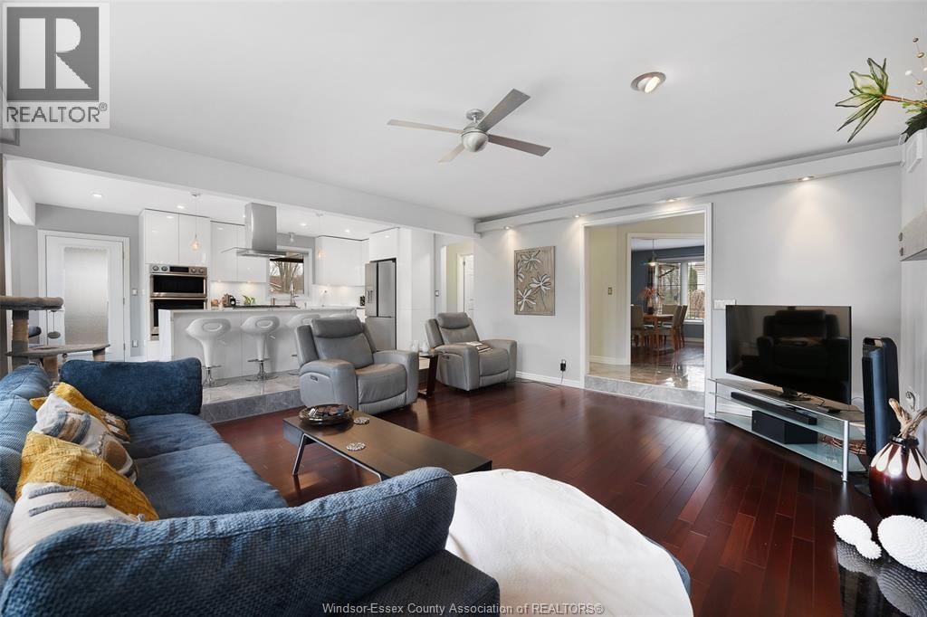 2098 EDGEMORE AVENUE Image 8