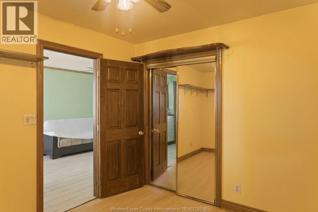 2417 PILLETTE ROAD Image 14