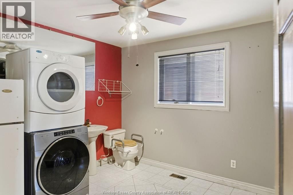 2417 PILLETTE ROAD Image 15