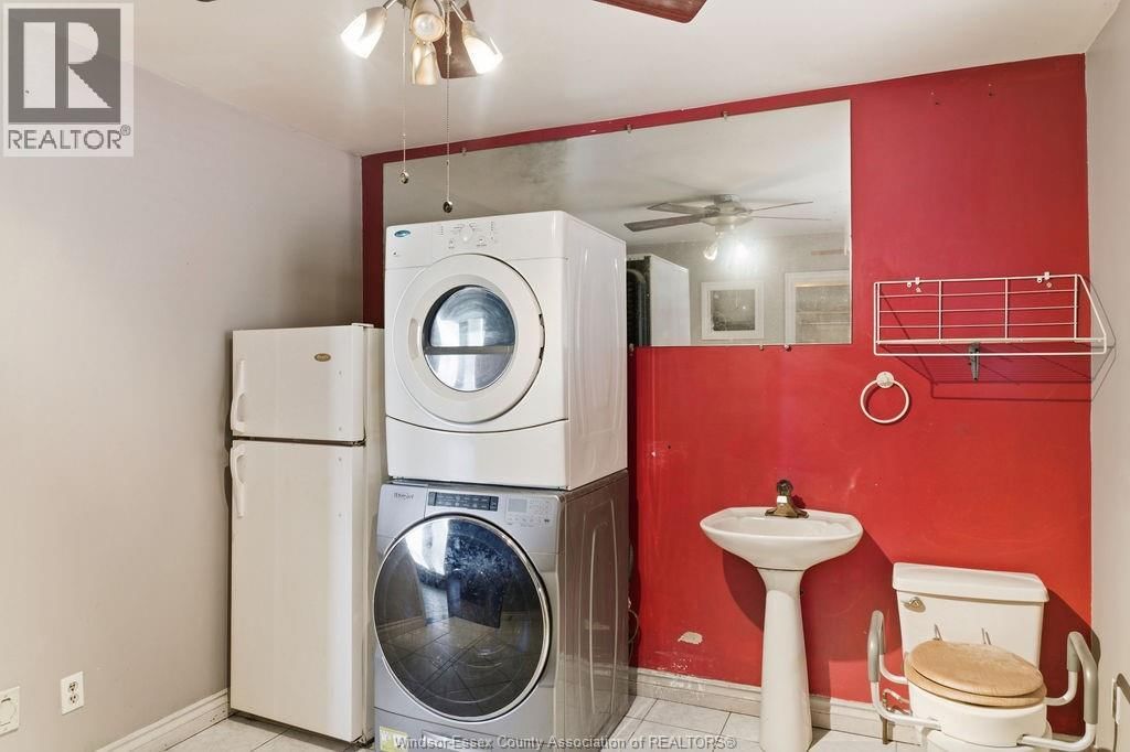 2417 PILLETTE ROAD Image 16