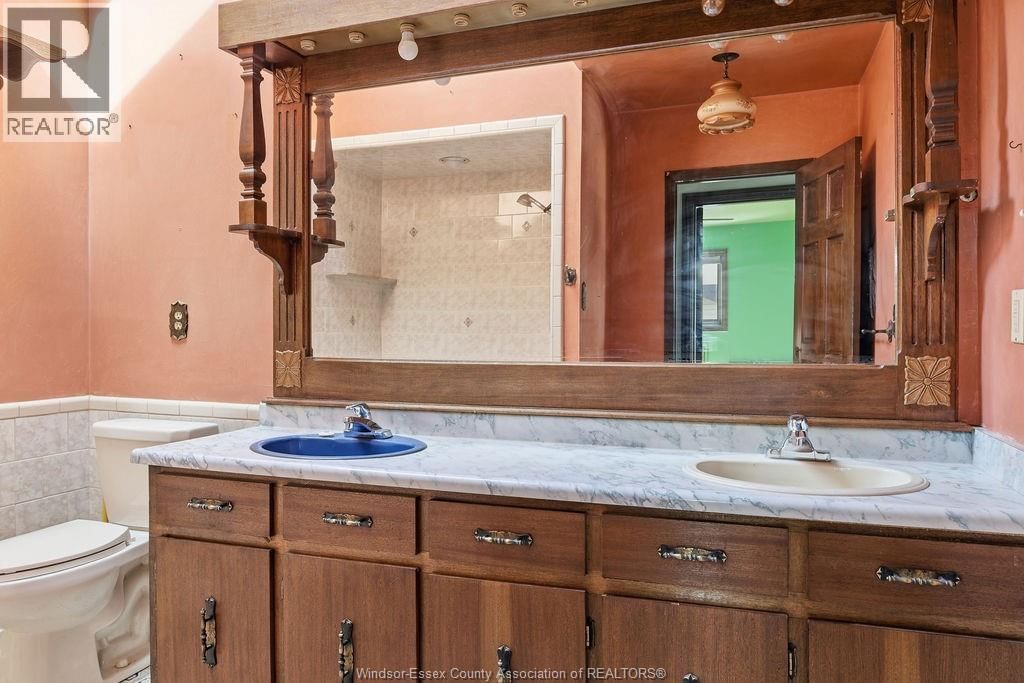 2417 PILLETTE ROAD Image 20