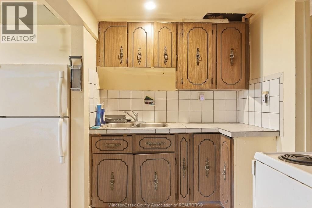 2417 PILLETTE ROAD Image 25