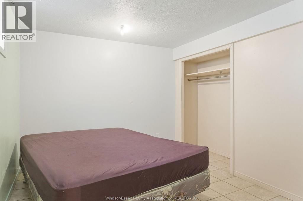 2417 PILLETTE ROAD Image 31