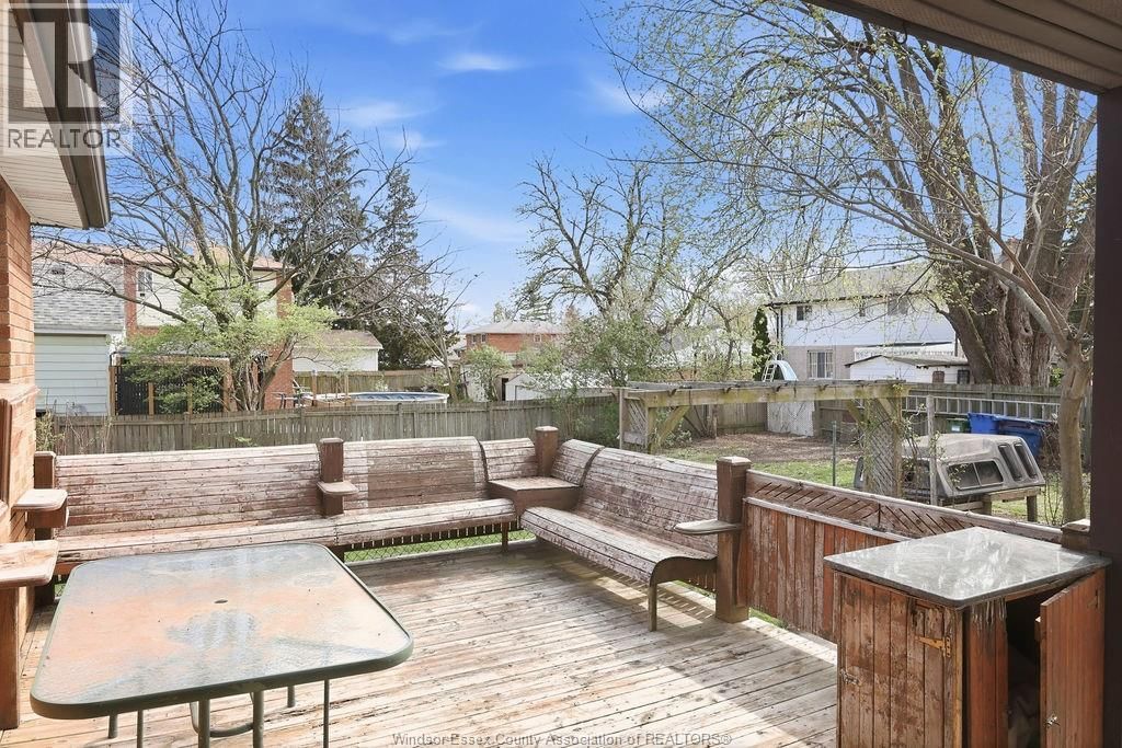 2417 PILLETTE ROAD Image 33