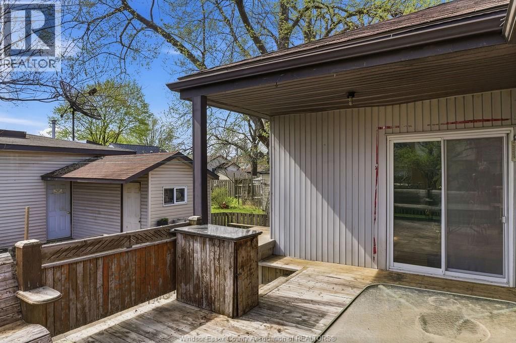 2417 PILLETTE ROAD Image 34