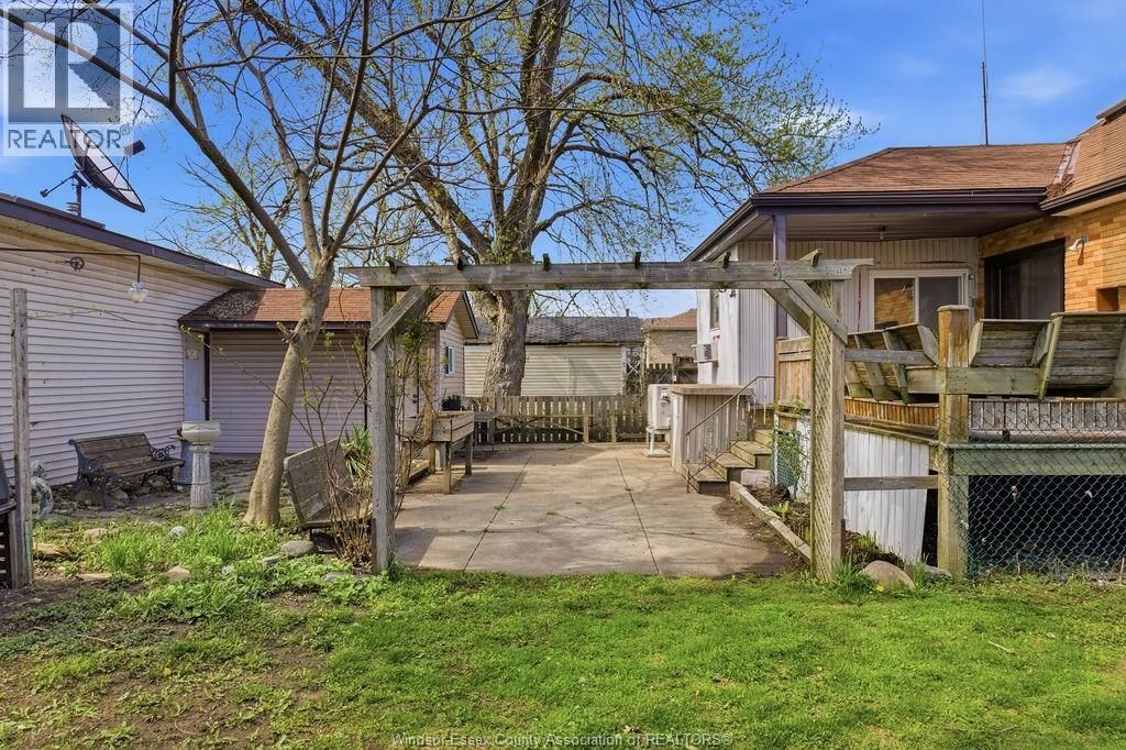 2417 PILLETTE ROAD Image 36