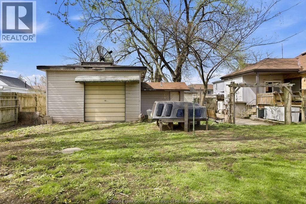 2417 PILLETTE ROAD Image 37