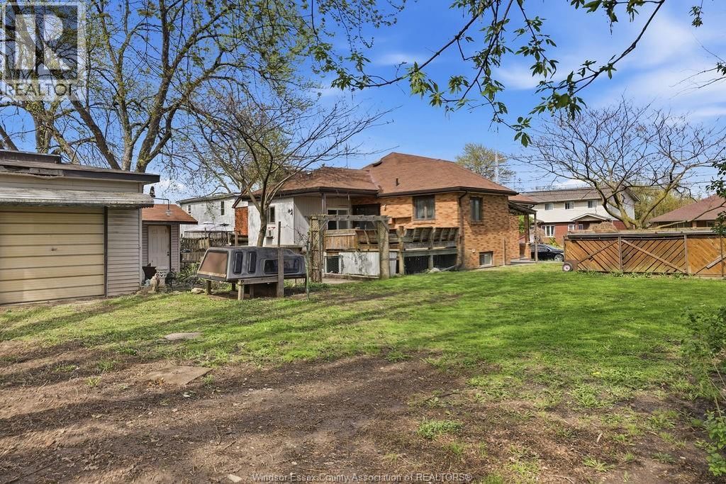 2417 PILLETTE ROAD Image 38