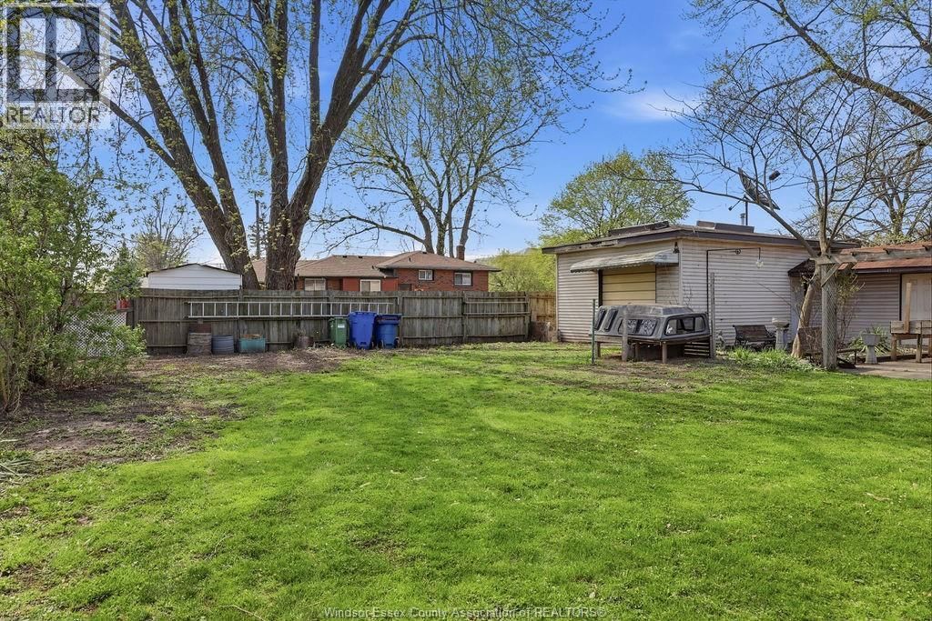 2417 PILLETTE ROAD Image 39