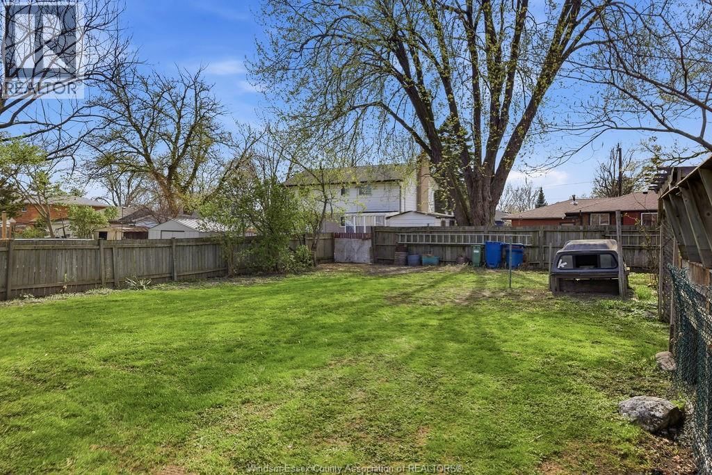 2417 PILLETTE ROAD Image 40