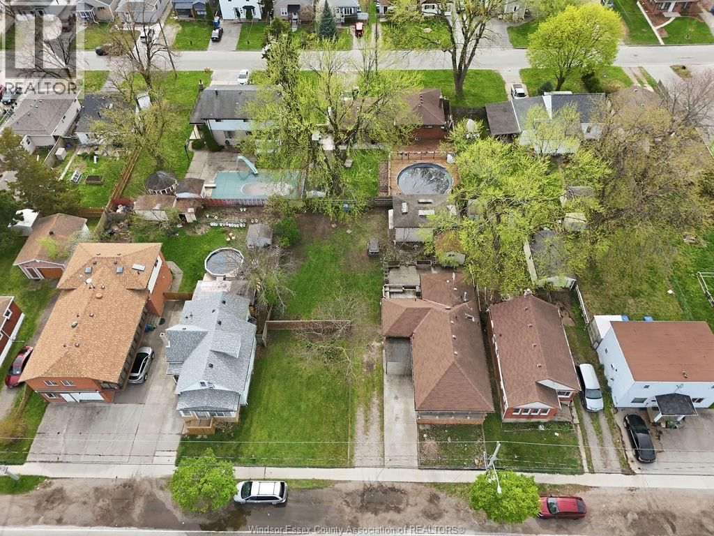 2417 PILLETTE ROAD Image 43