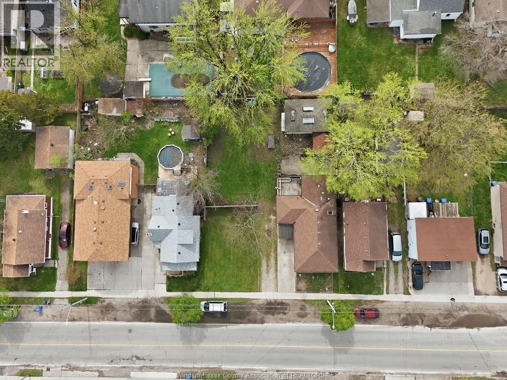 2417 PILLETTE ROAD Image 44