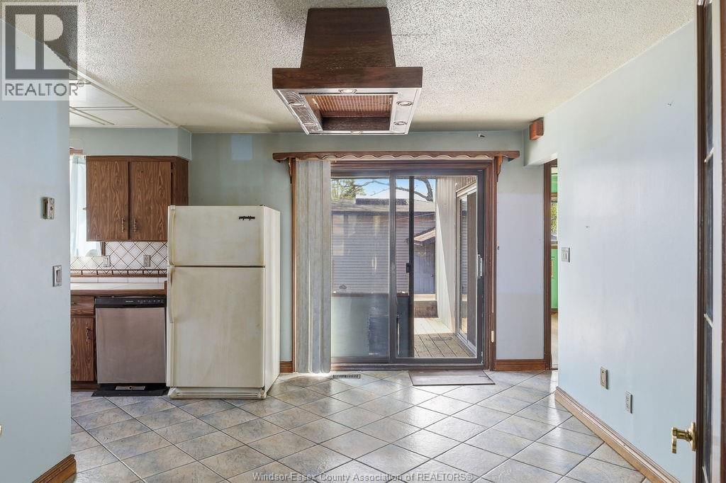 2417 PILLETTE ROAD Image 8