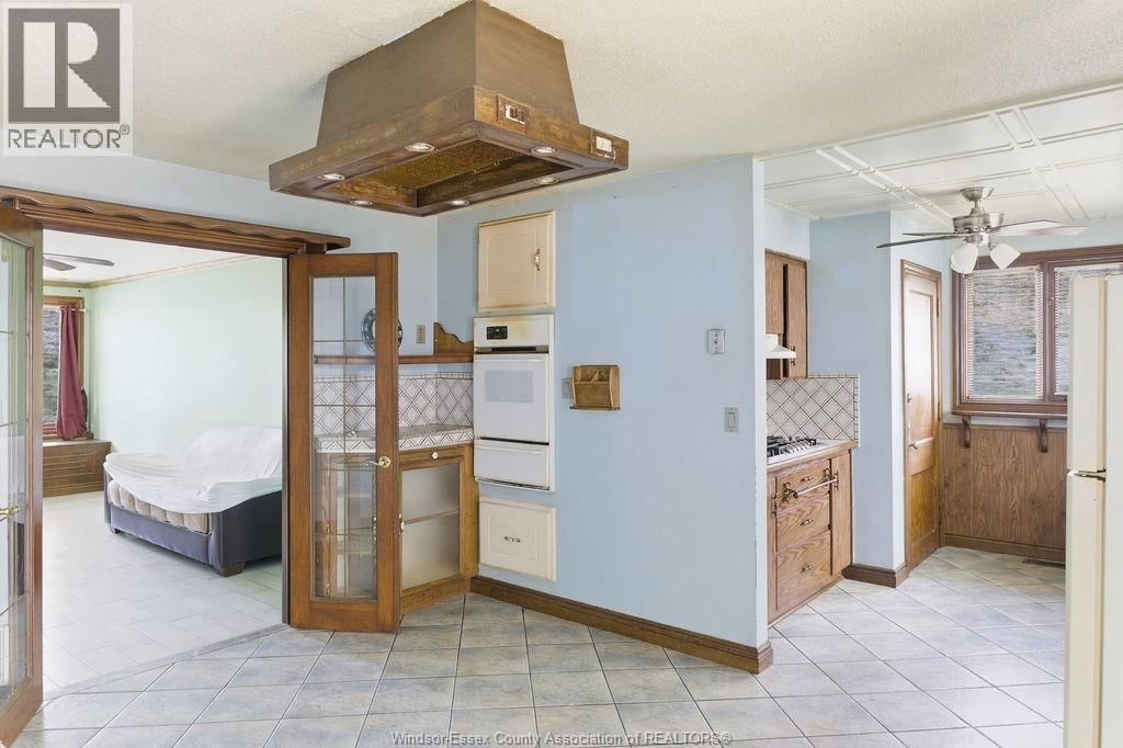 2417 PILLETTE ROAD Image 9