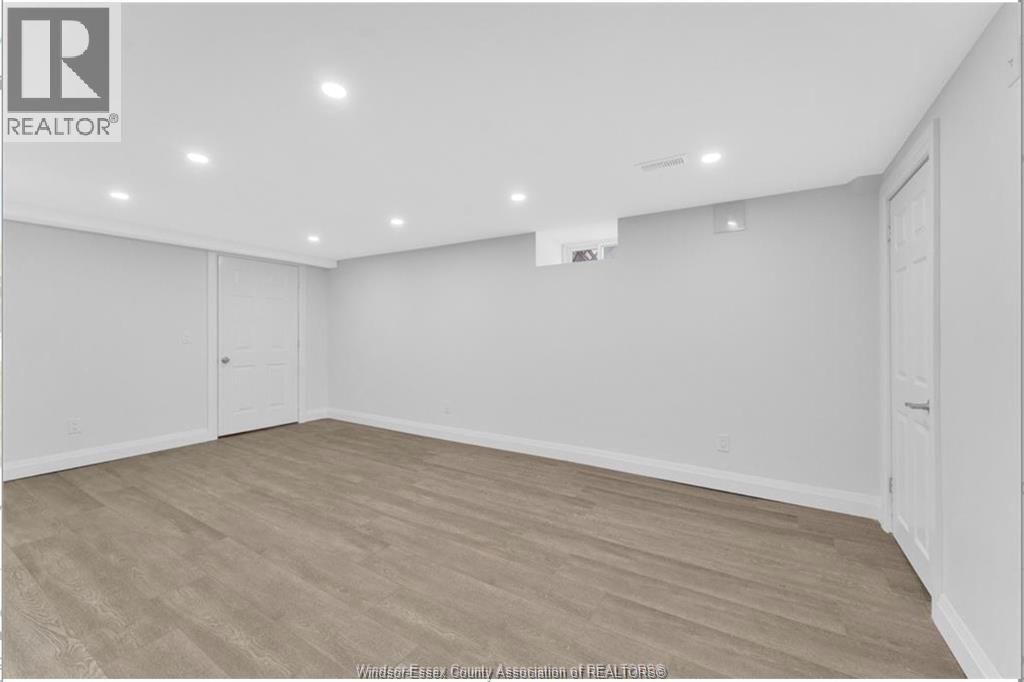 LOWER - 3157 GLENWOOD AVENUE Image 10