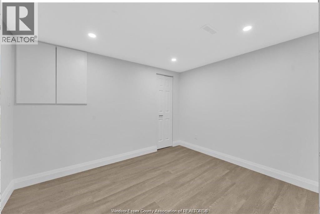 LOWER - 3157 GLENWOOD AVENUE Image 11