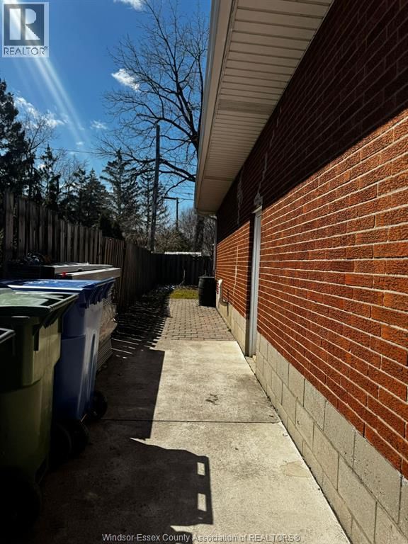 LOWER - 3157 GLENWOOD AVENUE Image 12