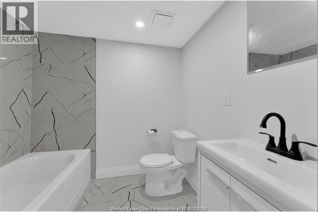 LOWER - 3157 GLENWOOD AVENUE Image 9