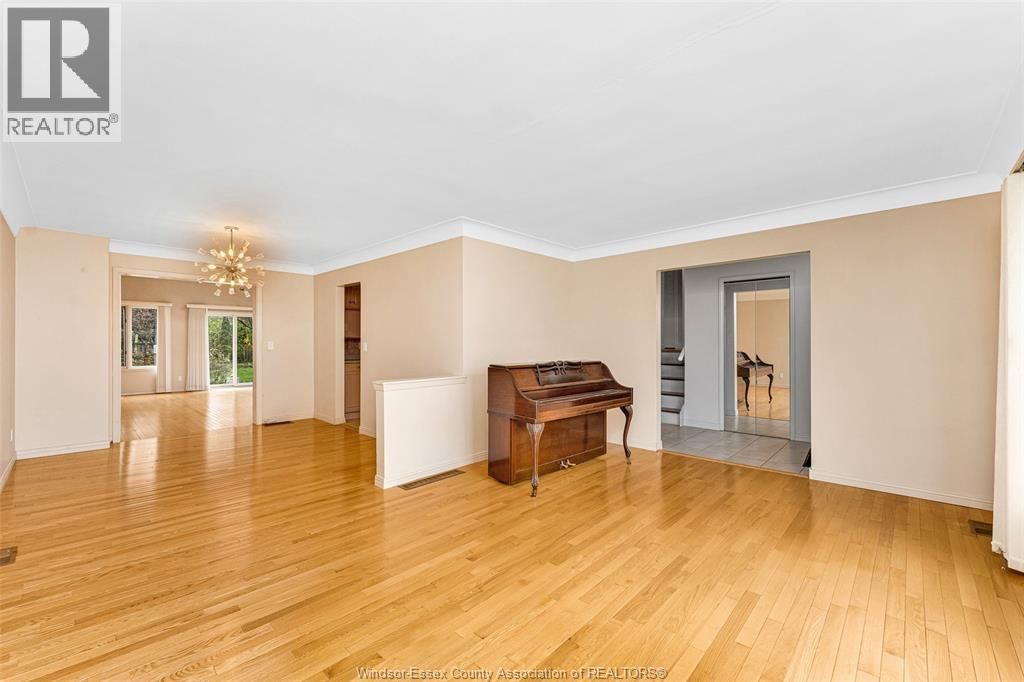 313 BARRY AVENUE Image 11