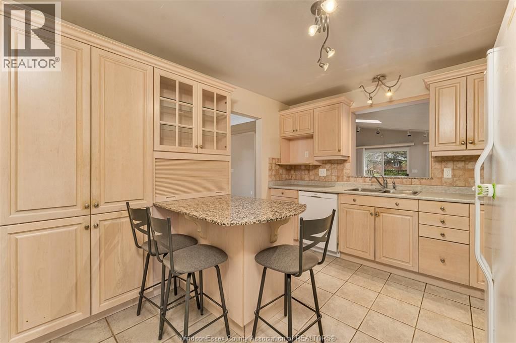 313 BARRY AVENUE Image 17