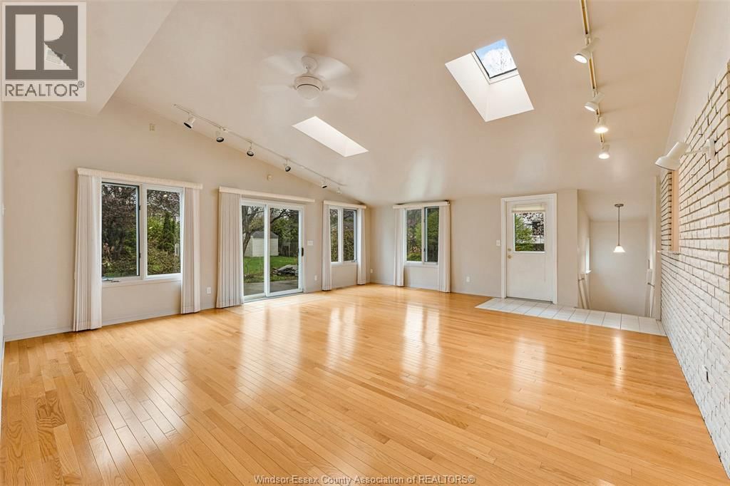 313 BARRY AVENUE Image 19